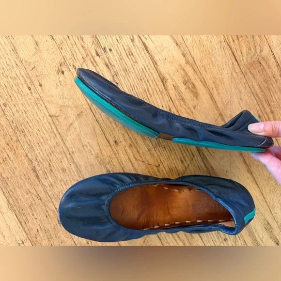 Tieks 100% leather California navy ballet flats teal sole foldable - Picture 4 of 16